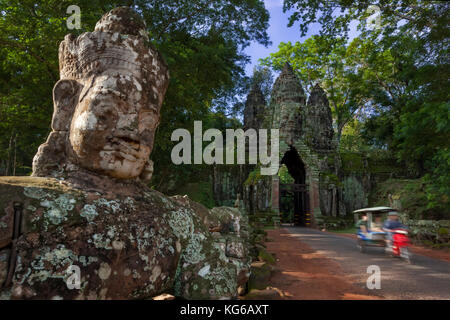 Angkor Thom porta Nord, Cambogia Foto Stock