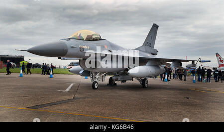 Lockheed Martin F16 Fighting Falcon, moderno American leggero getto veloce interceptor e multi role fighter jet. Foto Stock