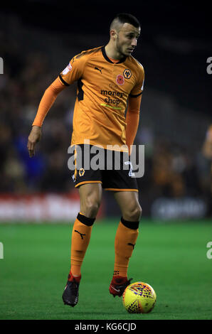 Wolverhampton Wanderers' Romain Saiss durante la partita del campionato Sky Bet a Molineux, Wolverhampton. PREMERE ASSOCIAZIONE foto. Data immagine: Venerdì 3 novembre 2017. Guarda la storia di PA Lupi DI CALCIO. Il credito fotografico dovrebbe essere: Mike Egerton/PA Wire. RESTRIZIONI: Nessun utilizzo con audio, video, dati, elenchi di apparecchi, logo di club/campionato o servizi "live" non autorizzati. L'uso in-match online è limitato a 75 immagini, senza emulazione video. Nessun utilizzo nelle scommesse, nei giochi o nelle pubblicazioni di singoli club/campionati/giocatori Foto Stock