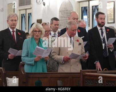 Il Principe di Galles e la Duchessa di Cornovaglia partecipano ad un servizio presso la Cattedrale di Santa Maria a Kuala Lumpur, Malesia. Foto Stock