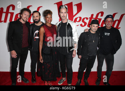 Westfield century city riapertura celebrazione con: Joseph karnes, Michael fitzpatrick, noelle scaggs, Jeremy ruzumna, re Giacomo e Giovanni stoppini di musica del gruppo fitz dove: Century City, California, Stati Uniti quando: 04 ott 2017 credit: fayesvision/wenn.com Foto Stock