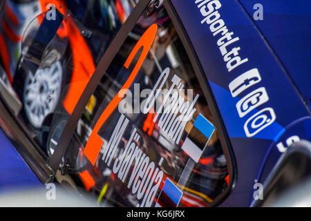 Dettagli di Ott Tanak (EST) n. 2 e del co-pilota Martin Jarveoja (EST) della M-Sport dopo il completamento del Rally de España round del Campionato Mondiale Rally FIA 2017. © Hugh Peterswald/Alamy Foto Stock