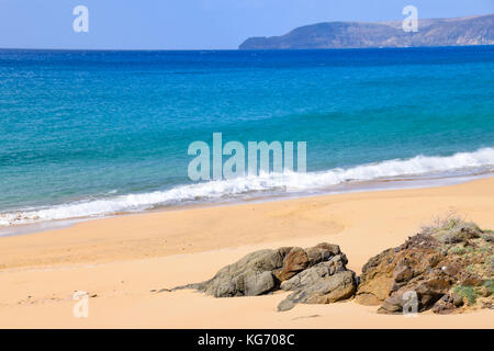 Spiaggia di sabbia dorata e il turchese Oceano Atlantico a Porto Santo Island, 43 km a nord di Madeira, Portogallo Foto Stock