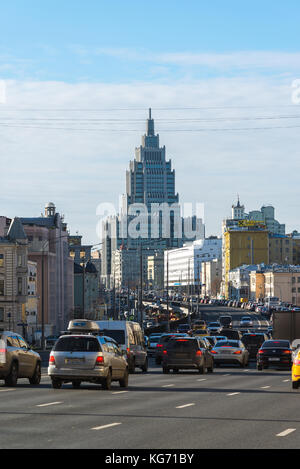 Mosca, Russia - Novembre 2. 2017. Il traffico in malaya sukharevskaya area di anello di giardino Foto Stock