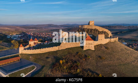 Medievale cittadella rupea prima attestata nel 1324 è uno dei più antichi siti archeologici in Romania Foto Stock