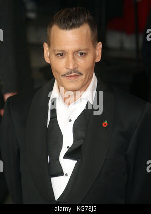 Londra, Regno Unito. 2 novembre, 2017. johnny depp assiste l assassinio sull'Orient express premiere del film Foto Stock