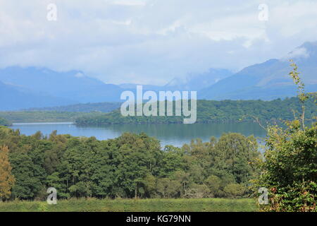 Loch Lomond Scozia, vista sul lago di Loch che mostra dove incontrare delle highlands lowlands scenic stock, foto, fotografia, immagine, foto, Foto Stock