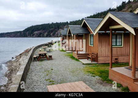 Noleggio cabine sulla spiaggia a Cama Beach State Park, Washington, Stati Uniti d'America Foto Stock