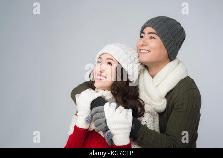 Immagine luminosa della famiglia asiatica matura in un abbigliamento invernale Foto Stock