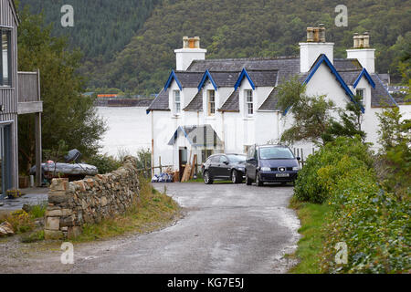 Strada principale nella frazione di nord strome portando a scalo traghetti smantellata sulla riva settentrionale del loch carron. Vicino a lochcarron Foto Stock