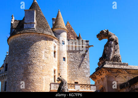 Bear-come doccioni che si affaccia sui giardini del Château des Milandes, ex casa della ballerina Josephine Baker. Périgord Noir, Francia Foto Stock