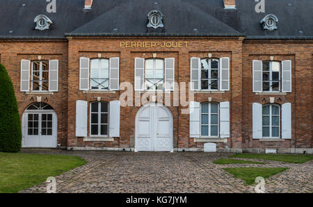 Epernay, Francia - 13 giugno 2017: champagne house-Perrier Jouet presso la Avenue de champagne in Epernay, Francia. Foto Stock