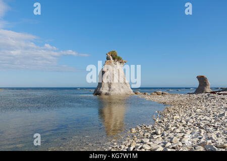 L'Ile Nue de Mingan ha il monolito più alto della riserva del Parco Nazionale dell'Arcipelago di Mingan Foto Stock