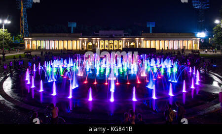 Fontana nella città di Khabarovsk, Lenin stadium lungo gli argini del fiume di amur Foto Stock