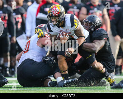 Piscataway, NJ, Stati Uniti d'America. 4 Novembre, 2017. Maryland Terrapins running back Lorenzo Harrison III (2) viene preso in giù durante una NCAA Football gioco tra il Maryland Terrapins e Rutgers Scarlet Knights ad alto punto soluzioni stadium di Piscataway, NJ. Mike Langish/Cal Sport Media. Credito: csm/Alamy Live News Foto Stock