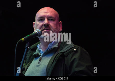 Londra, Regno Unito. 4 novembre, 2017. Mick whelan, segretario generale di aslef, indirizzi gli attivisti per la Palestina che hanno marciato attraverso Londra a chiedere giustizia e la parità di diritti per i palestinesi due giorni dopo il centesimo anniversario della Dichiarazione Balfour del 2 novembre 1917. Credito: mark kerrison/alamy live news Foto Stock