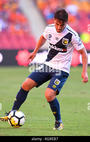 Brisbane, Queensland, Australia. 5 Novembre, 2017. Asdrubal di Mariners (#9) durante il turno cinque Hyundai un-League match tra il ruggito di Brisbane e il Central Coast Mariners presso lo Stadio Suncorp il 5 novembre 2017 a Brisbane, Australia. Credito: Albert Perez/ZUMA filo/Alamy Live News Foto Stock