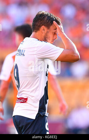 Brisbane, Queensland, Australia. 5 Novembre, 2017. Asdrubal di Mariners (#9) mostra la sua frustrazione durante il turno cinque Hyundai un-League match tra il ruggito di Brisbane e il Central Coast Mariners presso lo Stadio Suncorp il 5 novembre 2017 a Brisbane, Australia. Credito: Albert Perez/ZUMA filo/Alamy Live News Foto Stock