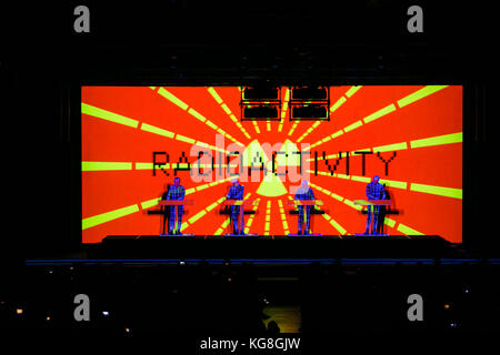 Torino, Italia, 04 novembre 2017 la band elettronica tedesca Kraftwerk si esibir dal vivo in uno show 3d Foto Stock