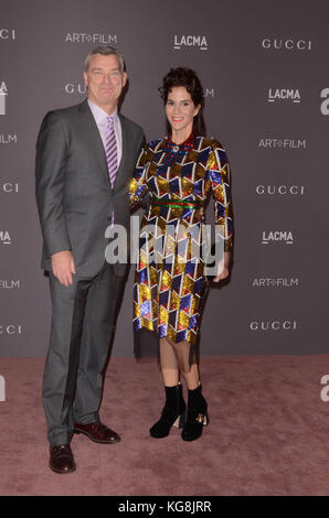 Los ANGELES, CA - 04 NOVEMBRE: Jami Gertz, Antony Ressler al LACMA Art + Film Gala 2017 In Onore di Mark Bradford E George Lucas a LACMA il 4 novembre 2017 a Los Angeles, California. Credito: David Edwards/Mediapunch Foto Stock