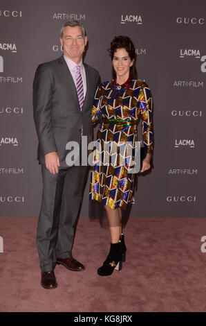 Los ANGELES, CA - 04 NOVEMBRE: Jami Gertz, Antony Ressler al LACMA Art + Film Gala 2017 In Onore di Mark Bradford E George Lucas a LACMA il 4 novembre 2017 a Los Angeles, California. Credito: David Edwards/Mediapunch Foto Stock