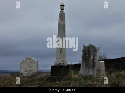 Vecchie lapidi nella vecchia chiesa di San Giorgio il cimitero, adiacente a San Giorgio e Chiesa del patrimonio, Brigus, Terranova e Labrador, Canada. Foto Stock