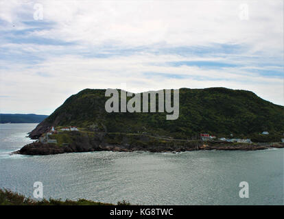 Guardando attraverso San Giovanni Porto di Fort Amherst. Vista panoramica del porto e le si restringe, Freshwater Bay e Cape Spear. Foto Stock