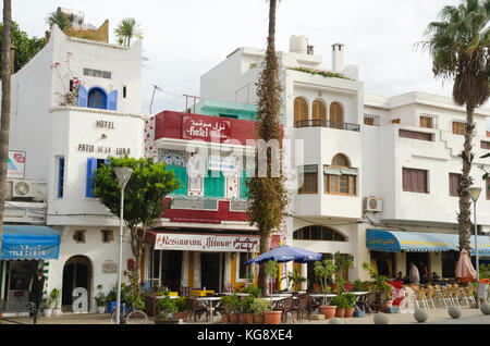 Plaza zelaka in asilah centro nord del Marocco Foto Stock