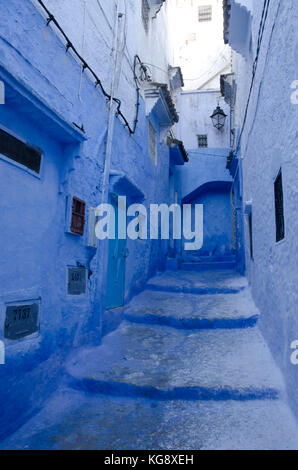 Blue lavato edifici di chefchaouen la medina, Marocco Foto Stock