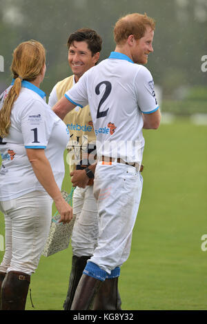 Wellington, FL - 04 MAGGIO: Il principe Harry ha visto durante la cerimonia di premiazione alla Sentebale Royal Salute Polo Cup il 4 maggio 2016 a Wellington, Florida. Rif. Trasmissione: Credito FLXX; Hoo-me.com Foto Stock