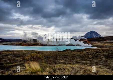 Hverir area geotermica anche chiamato Lago Blu vicino a Myvatn in Islanda Foto Stock