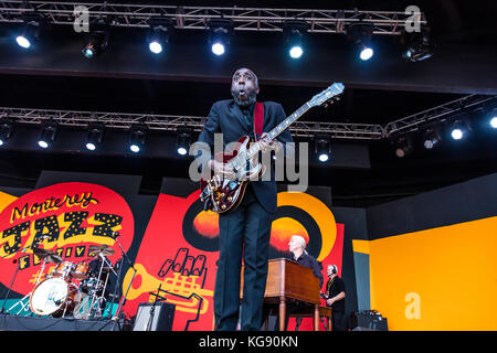 SIG. SIPP The Mississippi Blues Child suona la chitarra e canta il blues - MONTEREY JAZZ FESTIVAL, CALIFORNIA Foto Stock