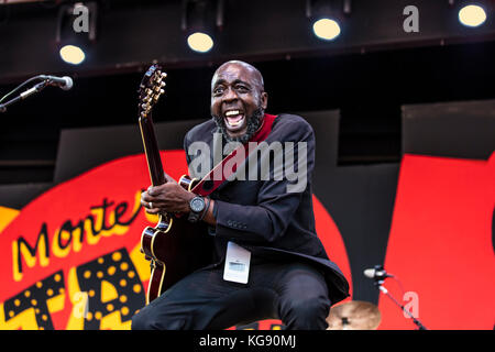 SIG. SIPP The Mississippi Blues Child suona la chitarra e canta il blues - MONTEREY JAZZ FESTIVAL, CALIFORNIA Foto Stock