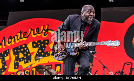 SIG. SIPP The Mississippi Blues Child suona la chitarra e canta il blues - MONTEREY JAZZ FESTIVAL, CALIFORNIA Foto Stock