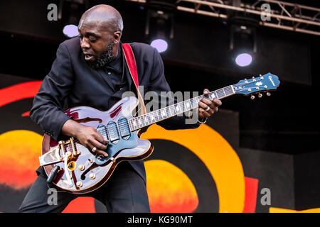 SIG. SIPP The Mississippi Blues Child suona la chitarra e canta il blues - MONTEREY JAZZ FESTIVAL, CALIFORNIA Foto Stock