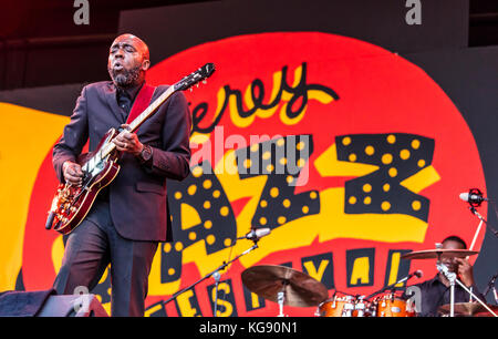 SIG. SIPP The Mississippi Blues Child suona la chitarra e canta il blues - MONTEREY JAZZ FESTIVAL, CALIFORNIA Foto Stock