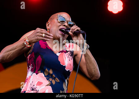 Dee Dee Bridgewater canta con la sua nuova band memphis - monterey jazz festival, California Foto Stock