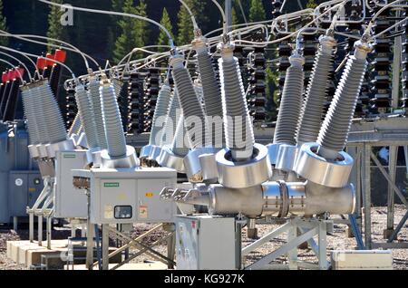Centrale elettrica e sottostazione elettrica Foto Stock