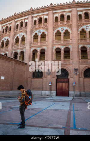 Unidentified asian tourist all'aperto della corrida di La Foto Stock