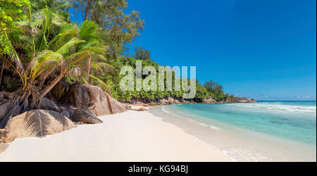 Incontaminata spiaggia bellissima sull isola tropicale Foto Stock