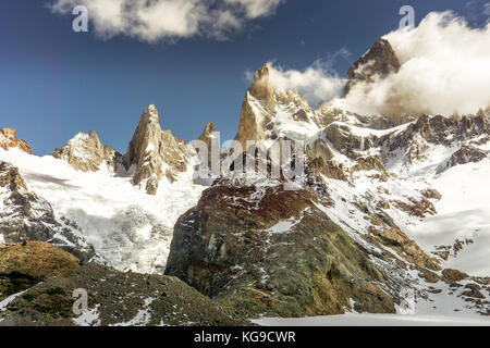 Vista lungo il sentiero della Laguna de los Tres a Mt. Fitz Roy Foto Stock