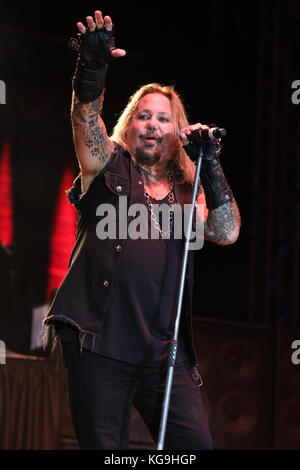 Miami, Florida, Stati Uniti. 04th novembre 2017. Vince Neil si esibisce al Magic City Casino il 4 novembre 2017 a Miami, Florida. Credito: Mpi04/Media Punch/Alamy Live News Foto Stock