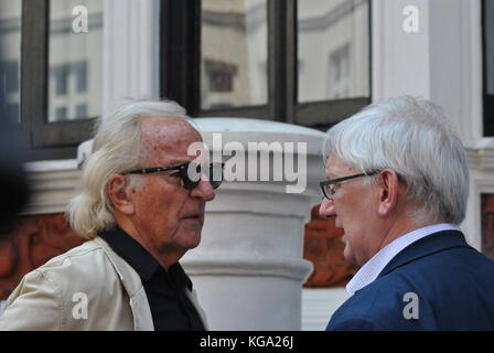 Craig Murray ex ambasciatore in Gran Bretagna, in tribunale accusato di diffamazione accuse contro Jake Wallis Simons, egli è un attivista dei diritti umani & John Pilger Foto Stock