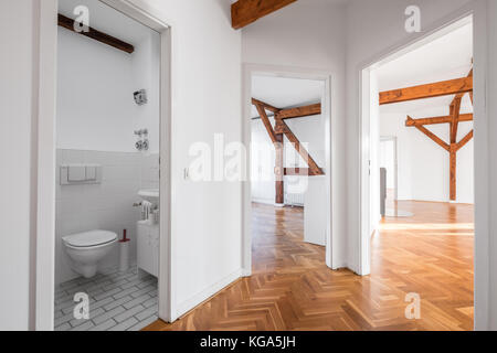 Appartamento loft dopo lavori di ristrutturazione - piatto vuoto corridoio - Foto Stock