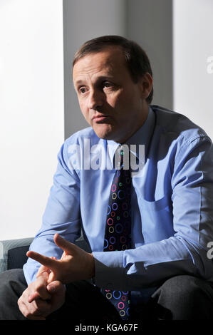 Ministro di Stato per le pensioni, Steve Webb MP, fotografata nel suo ufficio presso il Dipartimento per il lavoro e le pensioni di Westminster. Foto di Michael Wal Foto Stock