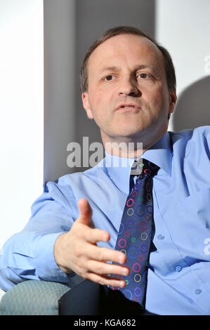 Ministro di Stato per le pensioni, Steve Webb MP, fotografata nel suo ufficio presso il Dipartimento per il lavoro e le pensioni di Westminster. Foto di Michael Wal Foto Stock