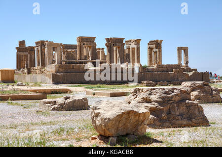 Far provincia, Shiraz, Iran - 20 aprile, 2017: Rovine di tachara palace in persiano antico persepolis città, museo di aria aperta. Foto Stock