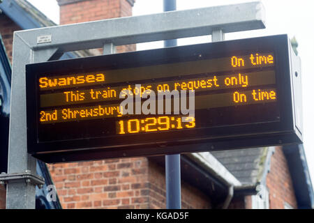 Treno informazioni segno il cuore della linea Galles, Hopton Heath station, Shropshire, Inghilterra, Regno Unito Foto Stock