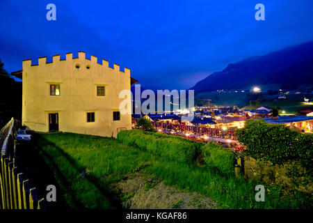 Comune di Castelrotto vista serale, Alto Adige alpi regione d'Italia. Foto Stock