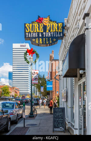 Assicurarsi Fire Grill su Gervais Street nel centro di Columbia, nella Carolina del Sud, STATI UNITI D'AMERICA Foto Stock